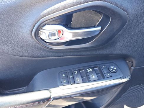 Used 2015 Jeep Cherokee Trailhawk image 30