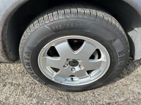 Used 2003 Volvo V70 image 35