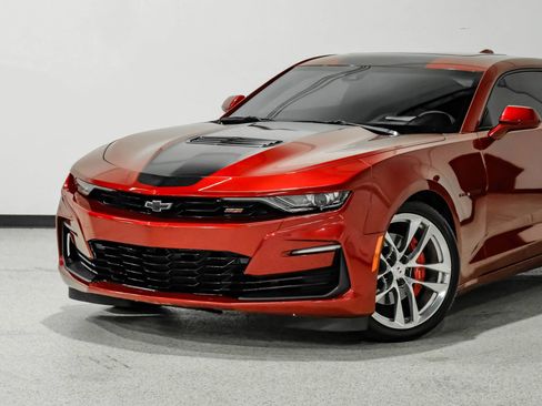 Used 2021 Chevrolet Camaro SS w/ Wild Cherry Design Package 2 RWD image 12