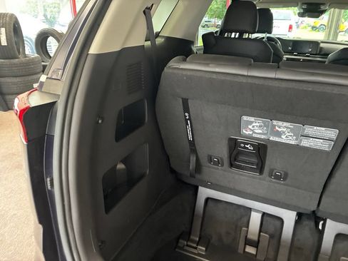 Used 2023 Kia Carnival LX FWD image 31