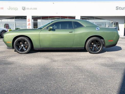 Used 2023 Dodge Challenger SXT image 2