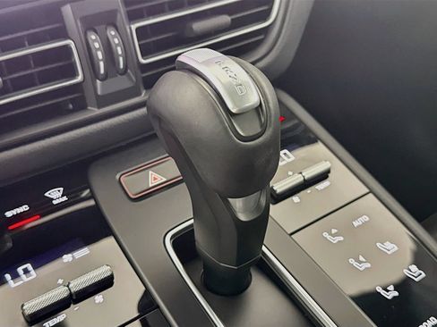 Certified 2026 Porsche Macan Turbo AWD/4WD image 20