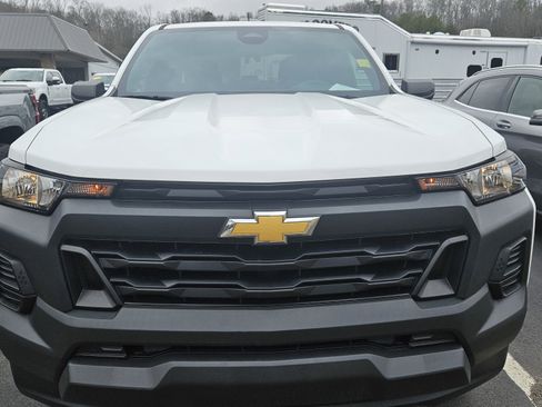 Used 2023 Chevrolet Colorado W/T image 3