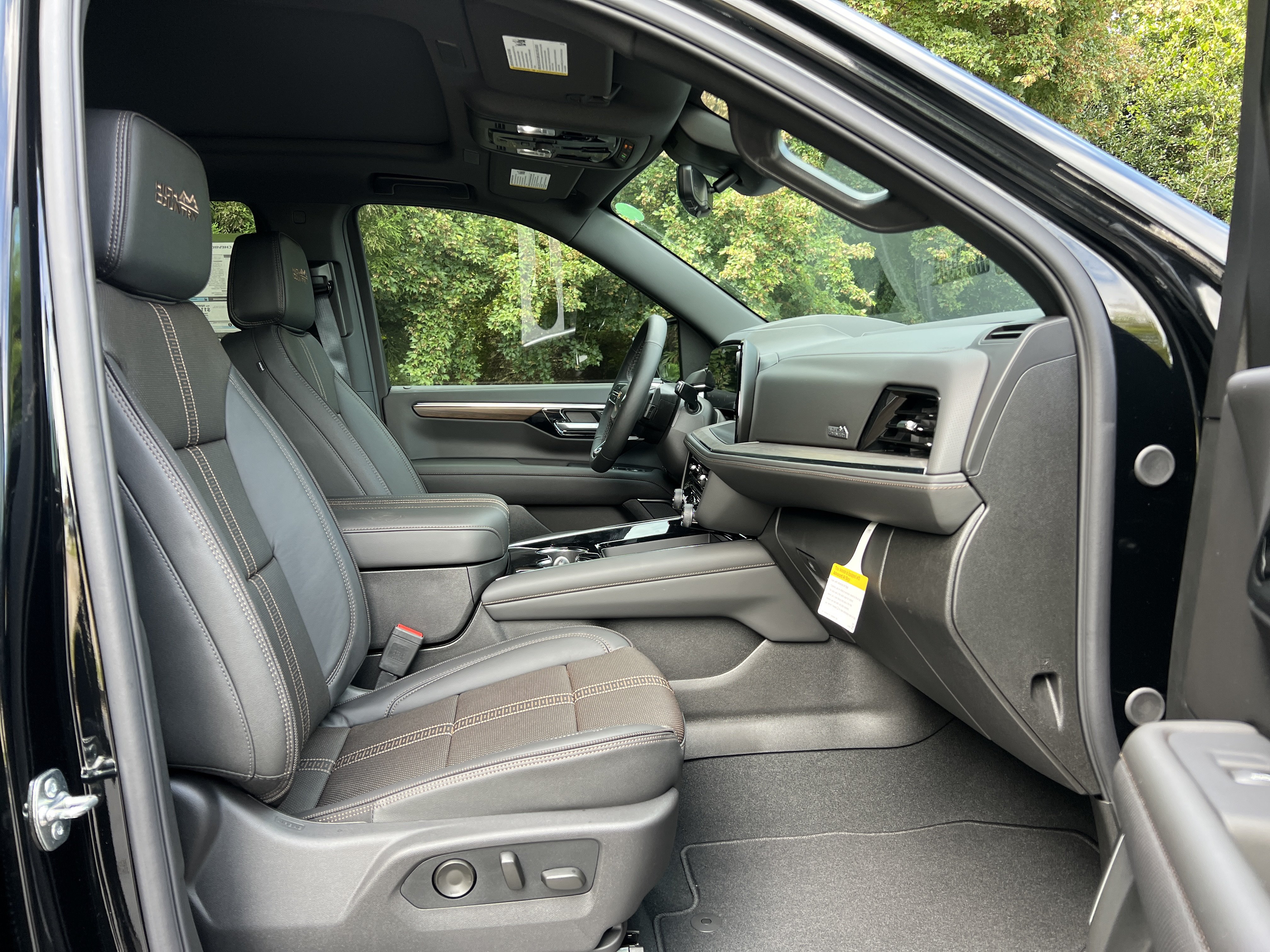 New 2026 Chevrolet Tahoe High Country w/ Sun And Tow Package AWD/4WD image 36