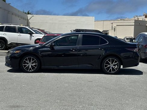 Used 2021 Toyota Camry SE FWD image 6