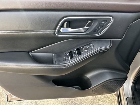 Used 2021 Nissan Rogue Platinum image 20