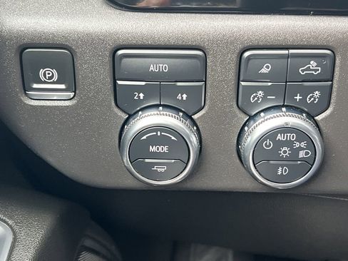 Used 2024 GMC Sierra 1500 SLT image 11