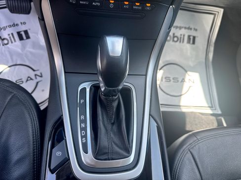 Used 2018 Ford Edge SEL w/ Ford Safe & Smart Package FWD image 19