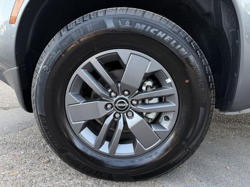 Certified 2025 Nissan Frontier SV image 30