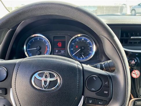Used 2017 Toyota Corolla LE FWD image 9