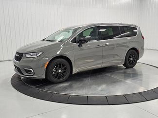 Used 2025 Chrysler Pacifica Select FWD video 1