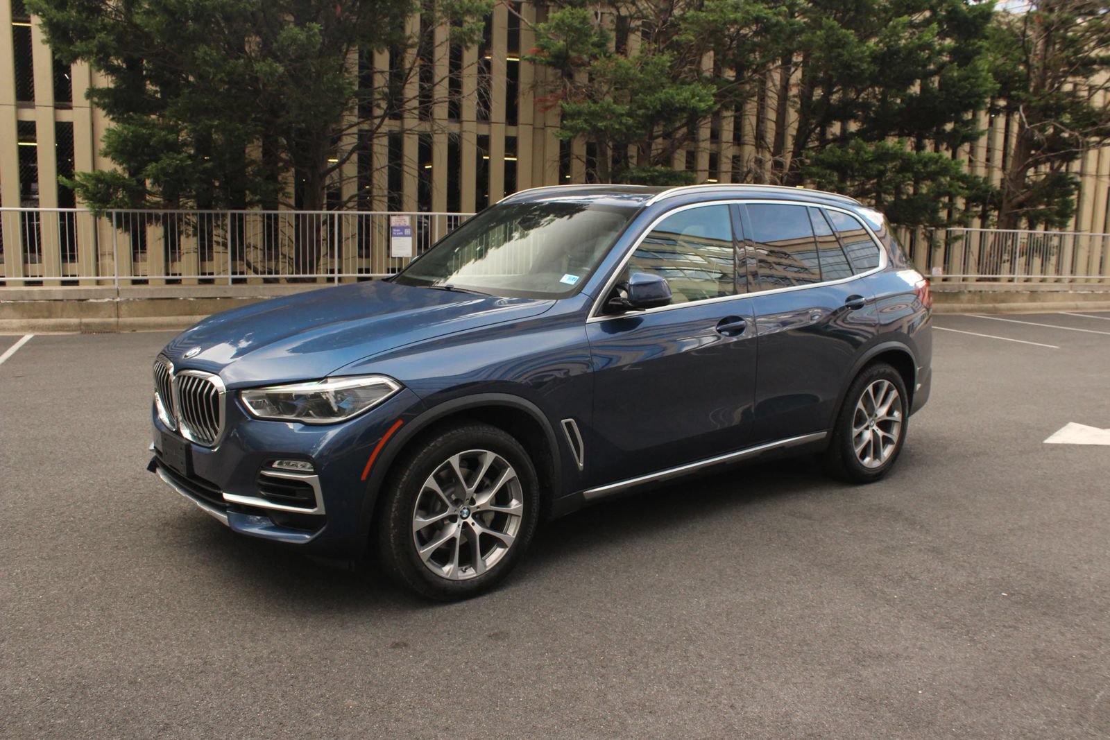 Used 2019 BMW X5 xDrive40i w/ Executive Package AWD/4WD image 12