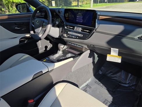 New 2025 Lexus ES 350 w/ Premium Package image 9
