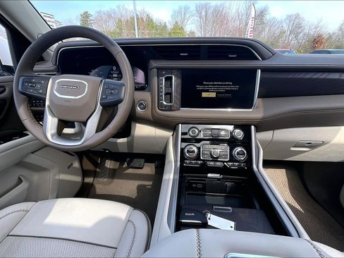 Used 2024 GMC Yukon Denali image 16