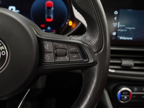 Used 2024 Alfa Romeo Giulia Veloce image 38