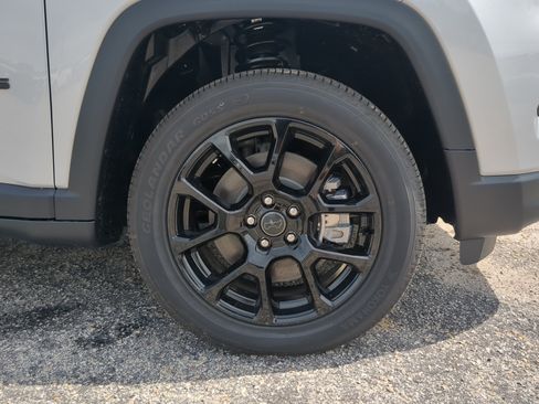 New 2026 Jeep Compass Latitude AWD/4WD image 9