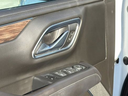 Used 2021 Chevrolet Suburban LT w/ LT Signature Package image 15