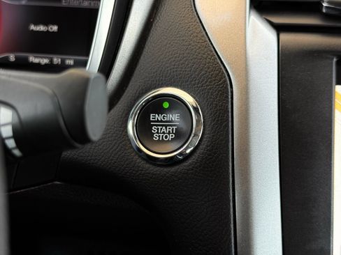 Used 2019 Ford Fusion SE FWD image 32