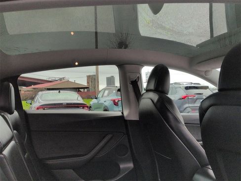 Used 2021 Tesla Model Y Long Range image 30