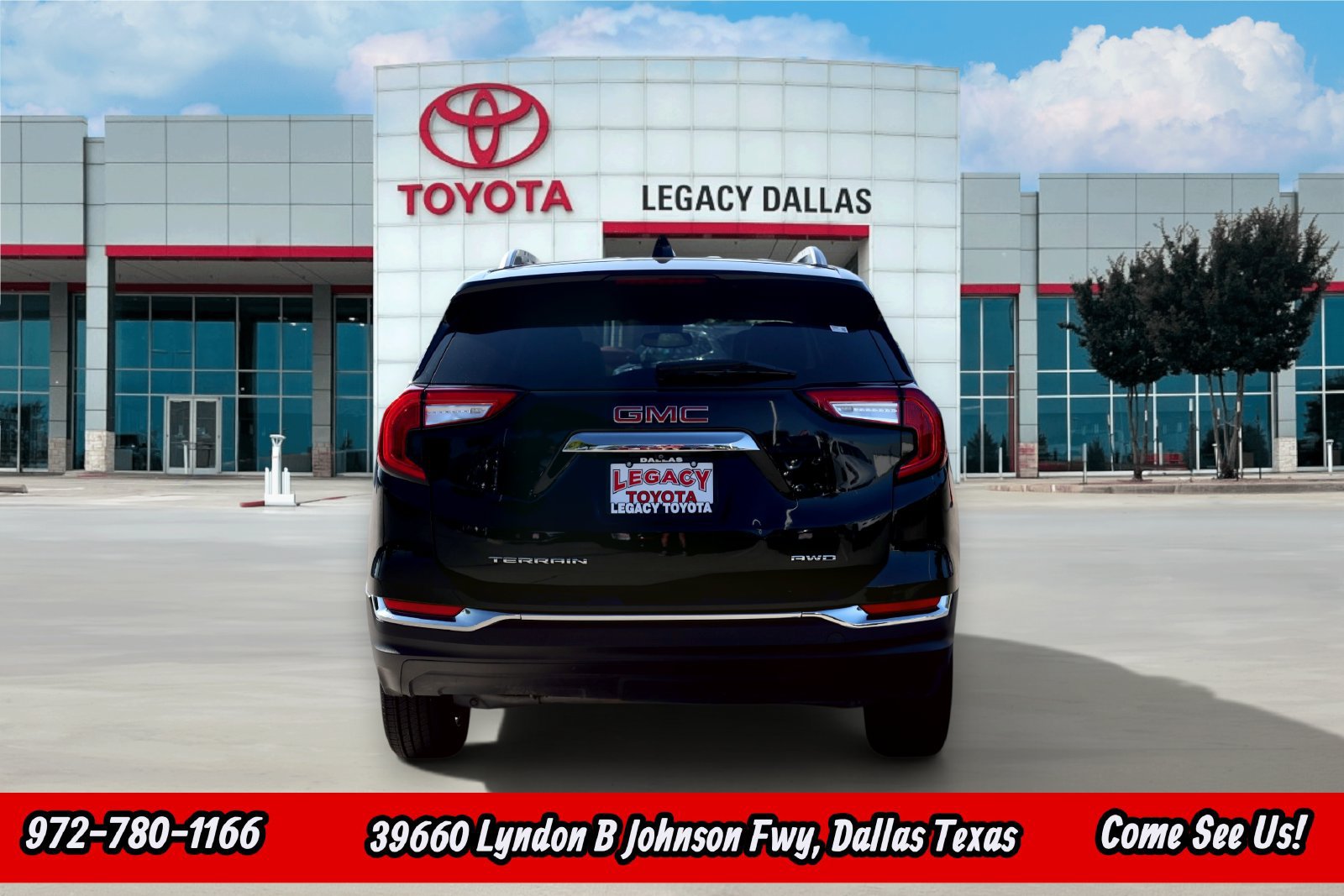 Used 2024 GMC Terrain SLT AWD/4WD image 9
