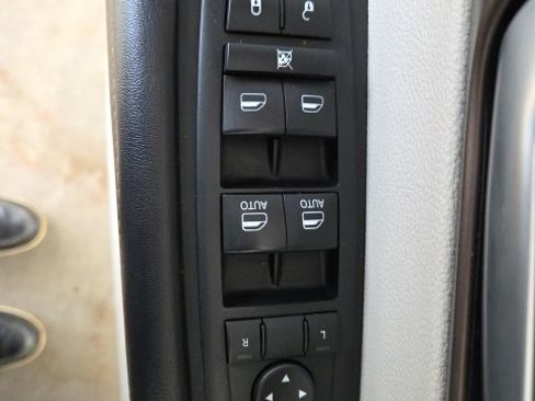 Used 2017 Chrysler Pacifica LX image 96