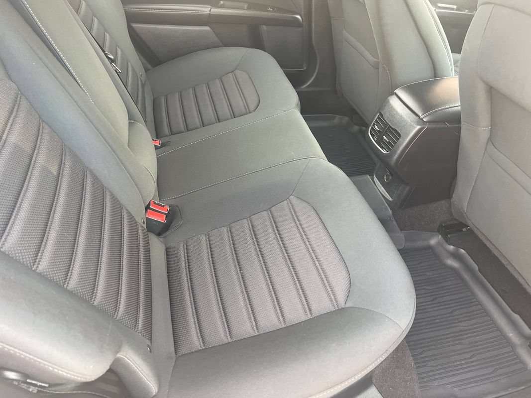 Used 2019 Ford Fusion SE FWD image 13