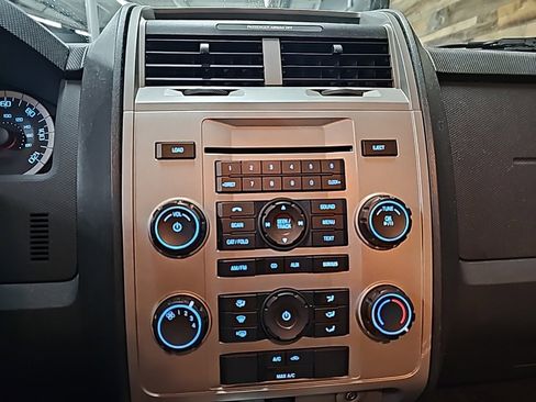Used 2012 Ford Escape XLT image 8