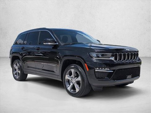 Used 2025 Jeep Grand Cherokee Limited w/ Trailer Tow Package RWD image 3