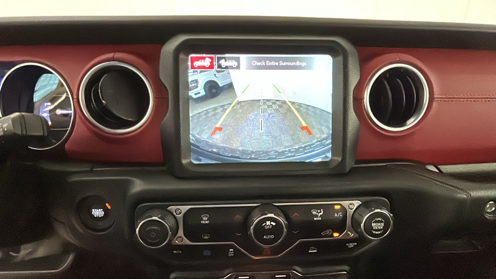 Used 2023 Jeep Wrangler Unlimited Rubicon 4xe AWD/4WD image 28