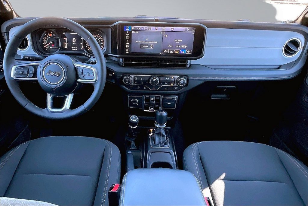 Used 2026 Jeep Wrangler Unlimited Sahara AWD/4WD image 9