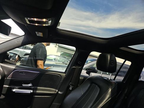 Used 2022 Mercedes-Benz EQB 350 4MATIC image 8