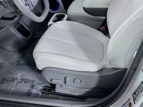 Certified 2023 Hyundai Ioniq 5 SEL w/ Cargo Package image 19