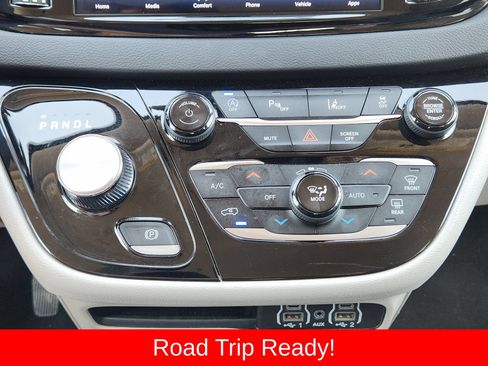 Used 2024 Chrysler Pacifica Touring-L FWD image 25