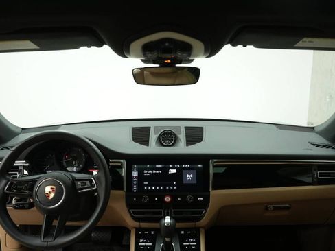 Used 2025 Porsche Macan AWD/4WD image 16