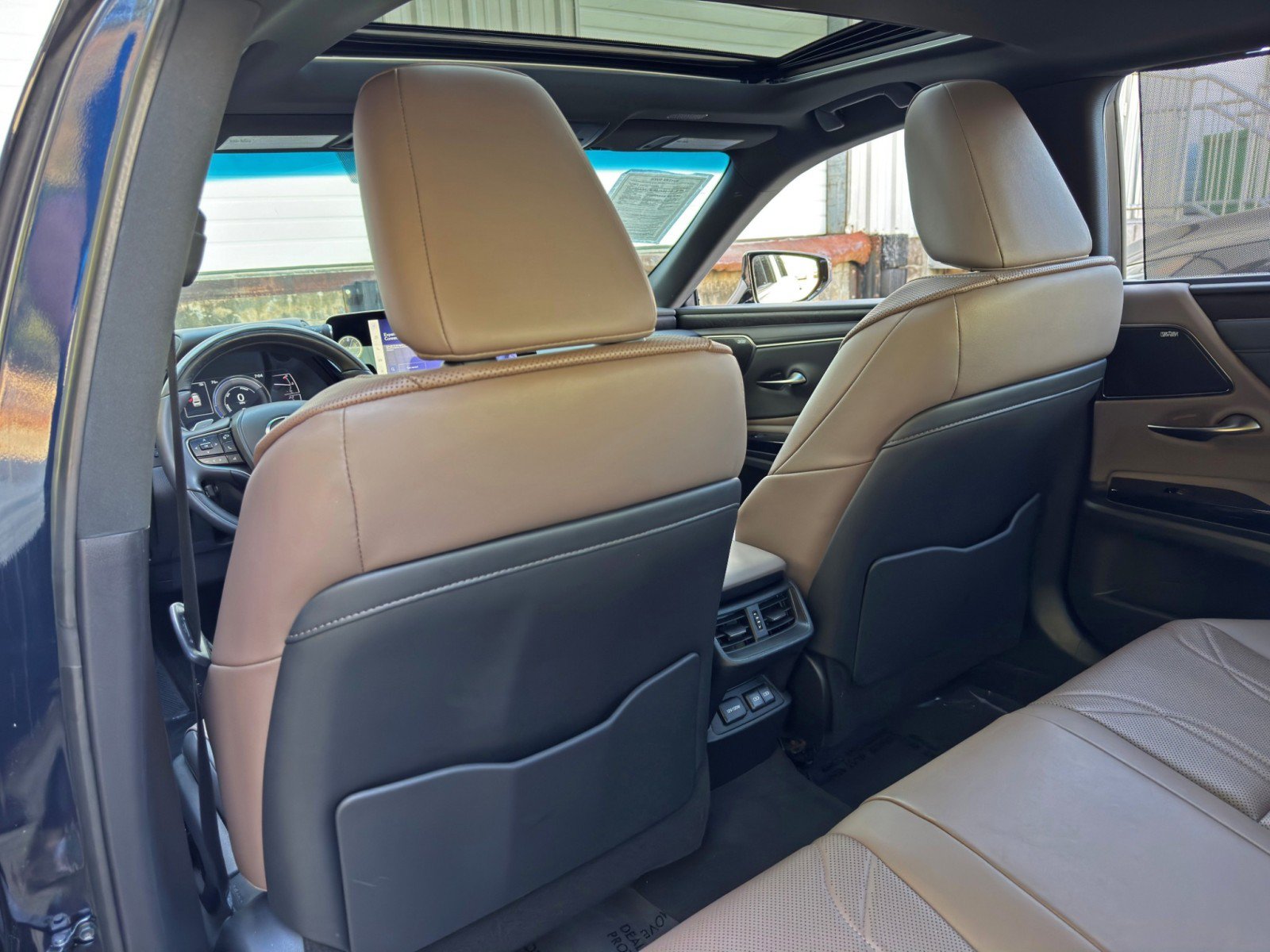 Used 2024 Lexus ES 300h Ultra Luxury w/ Accessory Package (Z2) FWD image 40