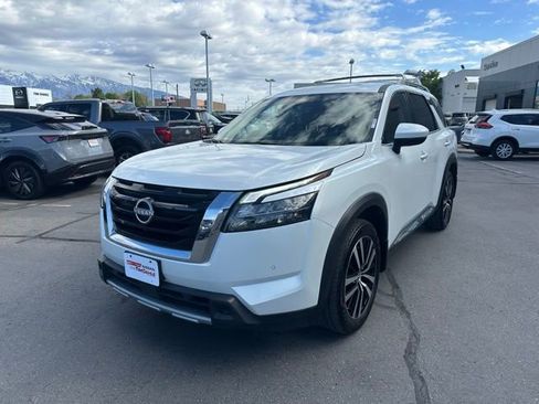 Used 2025 Nissan Pathfinder Platinum AWD/4WD image 4