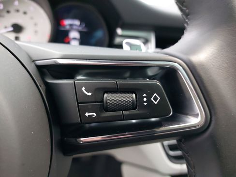 Certified 2026 Porsche Macan image 20