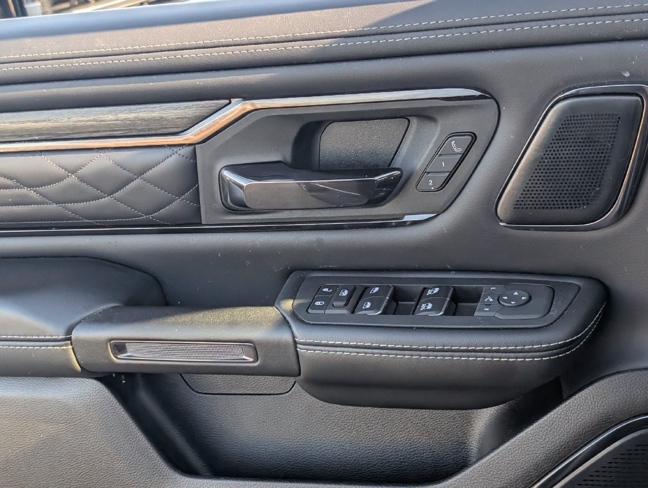 Used 2025 RAM 1500 Limited AWD/4WD image 23