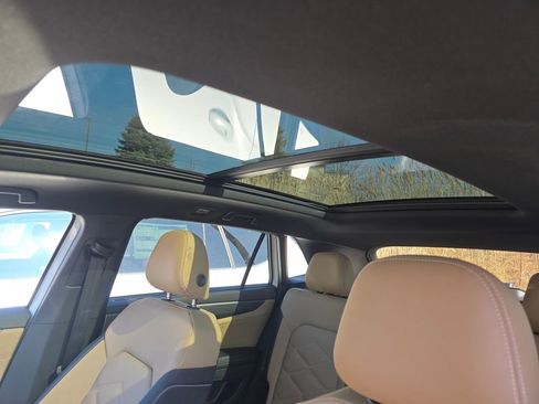 New 2026 Volkswagen Atlas Cross Sport SE image 7