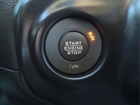 Used 2022 Jeep Wrangler Unlimited Sahara w/ Cold Weather Group AWD/4WD image 21