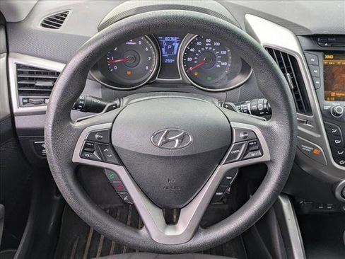 Used 2016 Hyundai Veloster image 8
