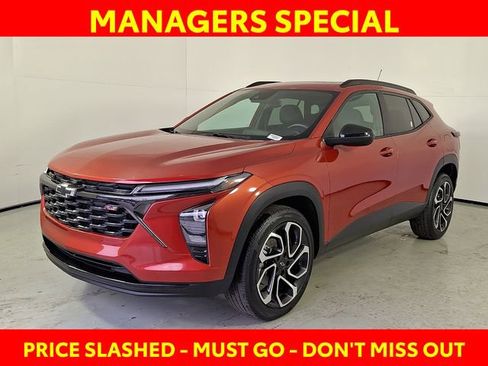 Used 2024 Chevrolet Trax RS w/ Sunroof Package image 4