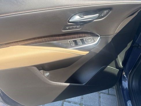 Certified 2025 Cadillac XT4 Premium Luxury image 9