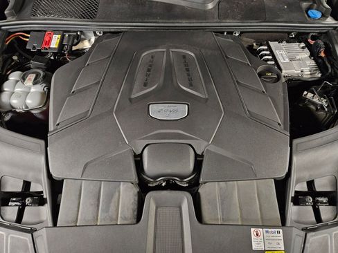 Used 2022 Porsche Cayenne S image 23