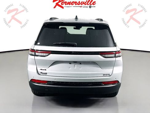 New 2025 Jeep Grand Cherokee Altitude image 6