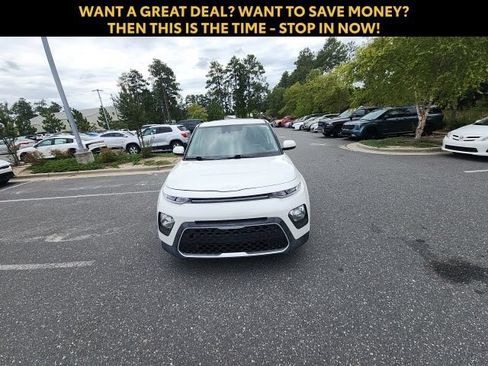 Used 2022 Kia Soul LX w/ Technology Package FWD image 4