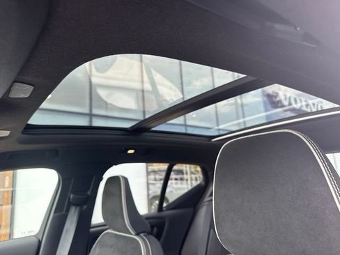 Used 2025 Volvo XC40 B5 Plus AWD/4WD image 27