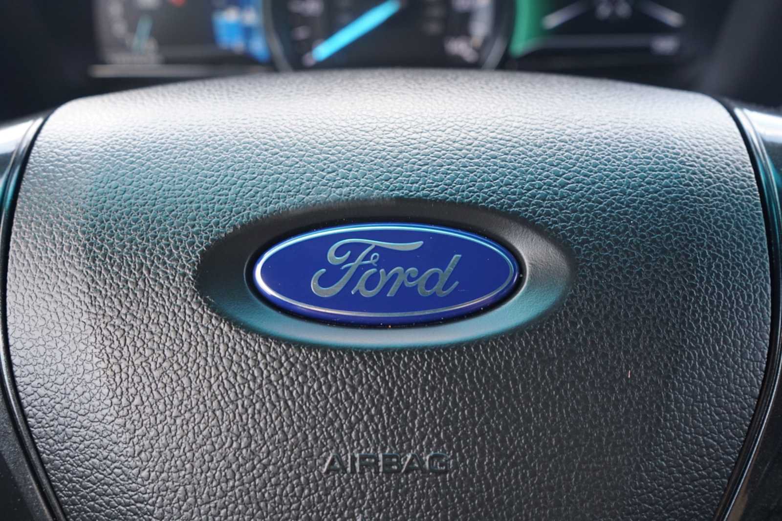 Used 2017 Ford Explorer XLT w/ Equipment Group 202A FWD image 13