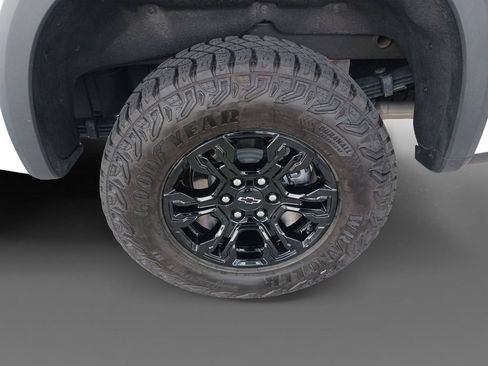 Used 2025 Chevrolet Silverado 1500 ZR2 w/ Technology Package AWD/4WD image 8
