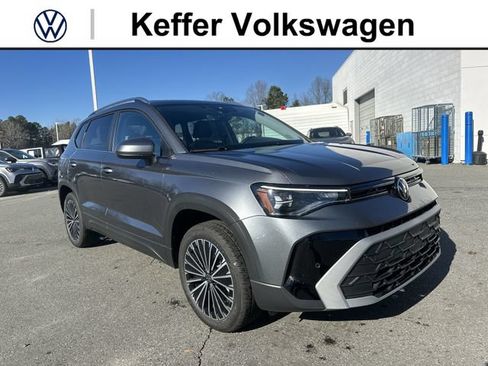 New 2026 Volkswagen Taos SE FWD image 7